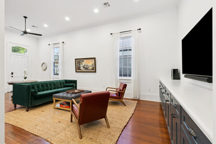 living room, open concept - 2337 N Rampart St