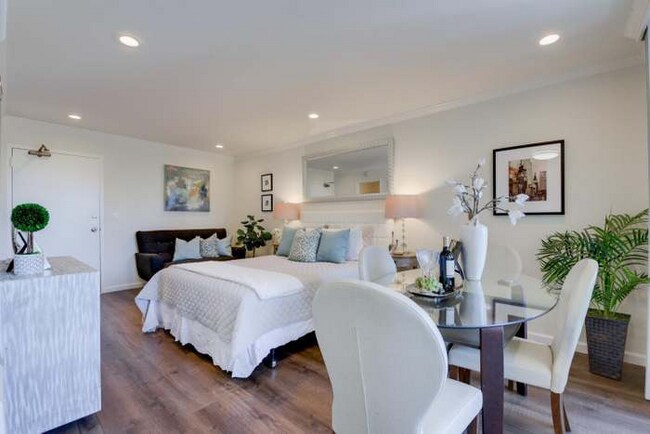 Building Photo - 1614 Hudson St