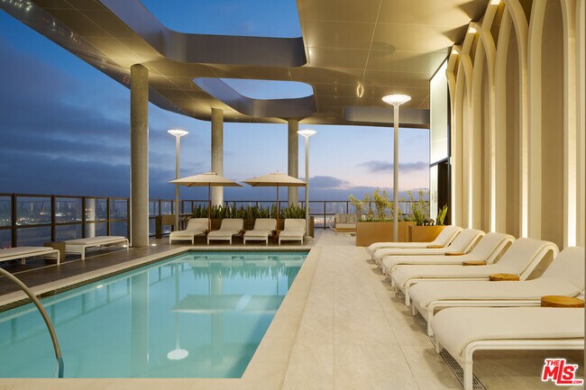 Building Photo - 525 Olive St