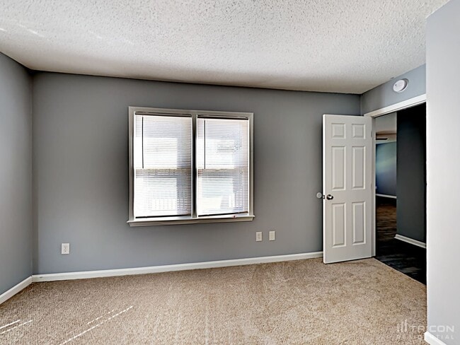 Building Photo - 133 Riverwalk Ct