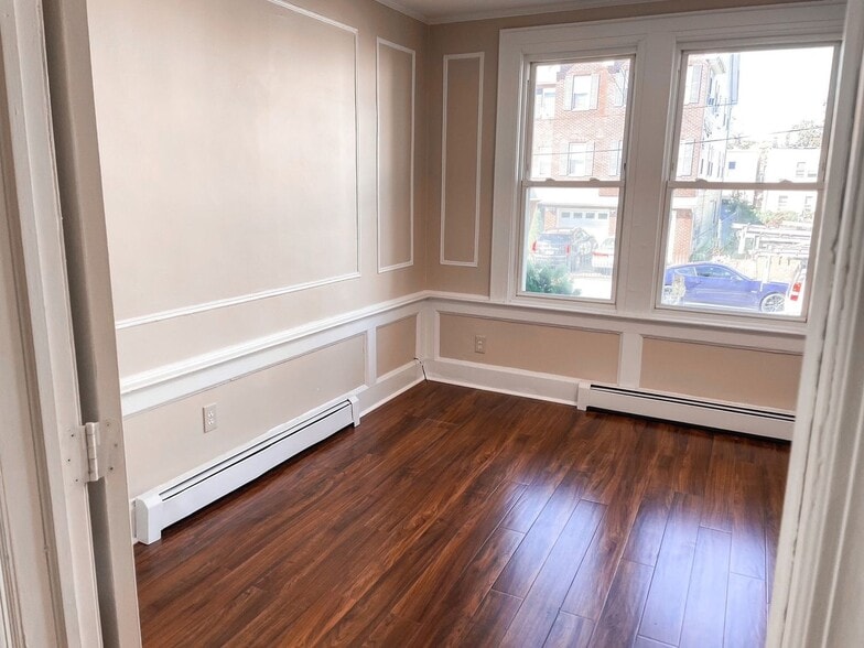 Building Photo - 596 S 19th St