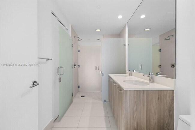 Building Photo - 501 NE 31st St