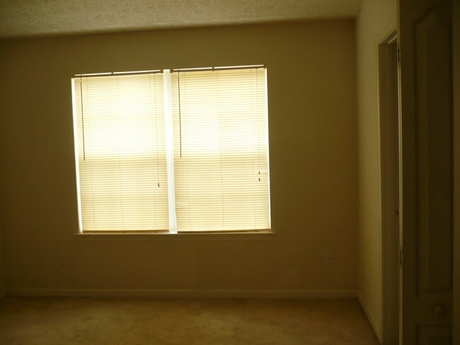 Building Photo - 3035 Fields Dr