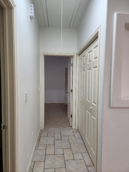 Building Photo - 600 Buena Vista Dr