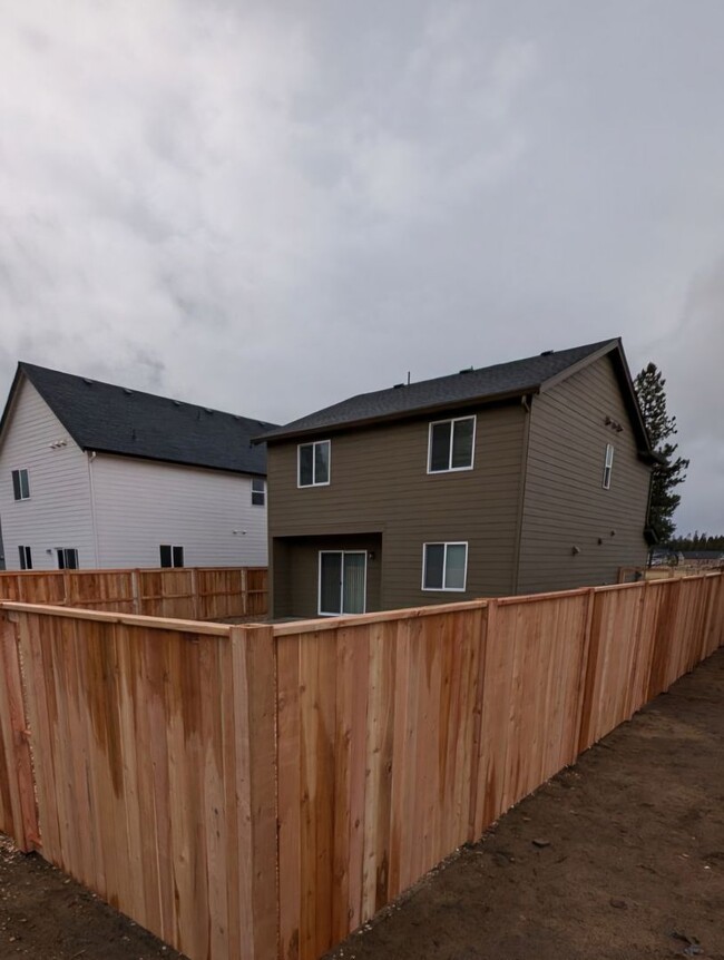 Building Photo - Brand New Home - 3bdrm 2.5ba - The Reserve...