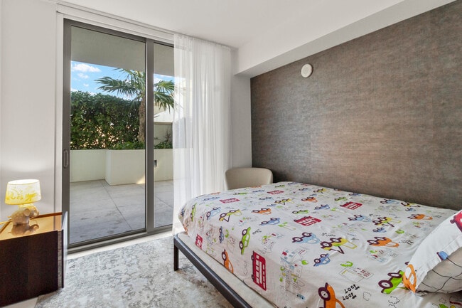 Building Photo - 300 Sunny Isles Blvd