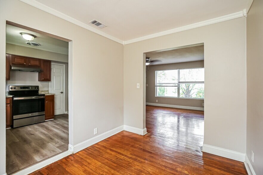Building Photo - 2615 Ligustrum Rd