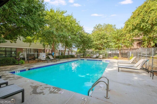 Building Photo - 174 Chester Ave SE