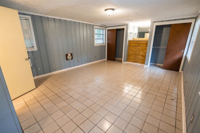 Building Photo - 216 Edwards St