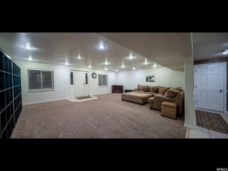 Building Photo - 10167 N Cottonwood Dr