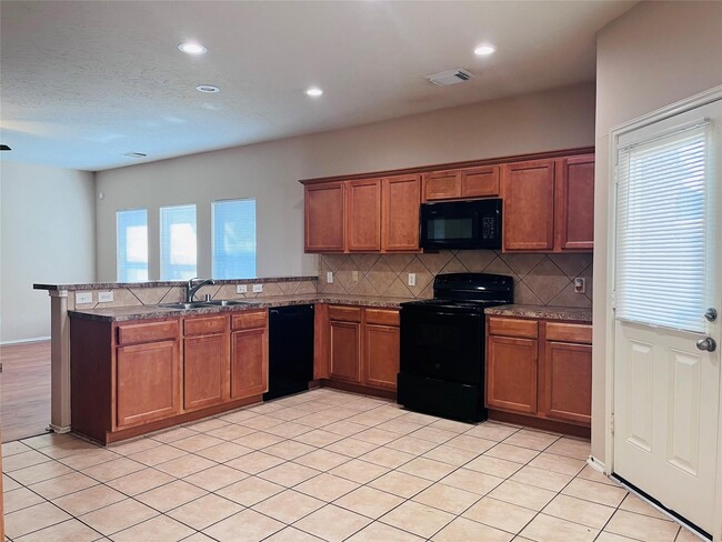 Building Photo - 2115 Vermillion Oak St