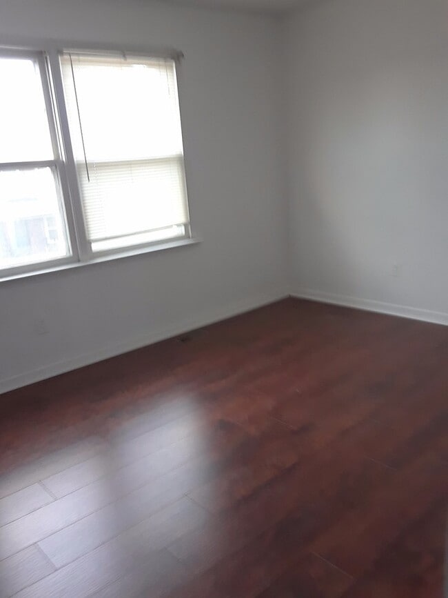 Building Photo - West End, Maymount, Fan Area