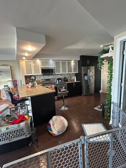 Building Photo - 300 N State St