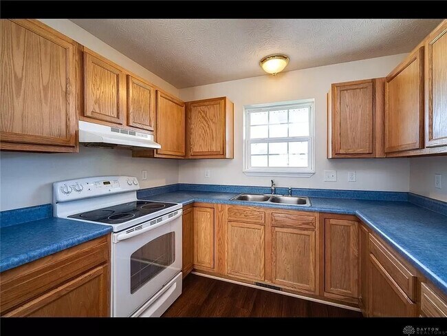 Building Photo - 2808 Woodman Dr