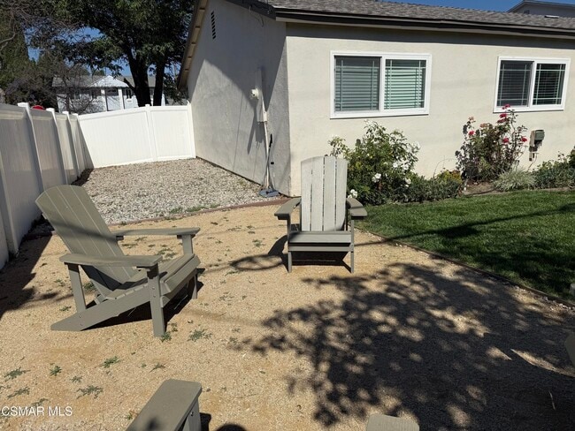 Building Photo - 382 Aristotle St