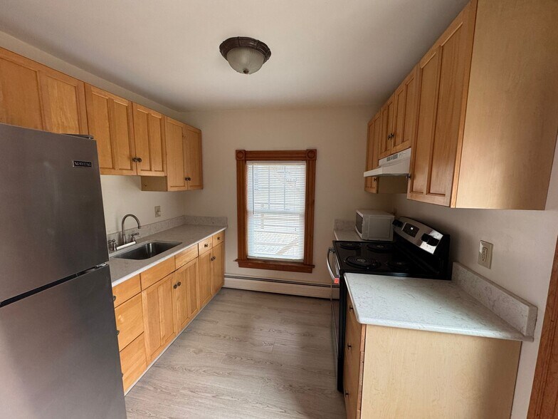 Shared Kitchen - 1011 Massachusetts Ave