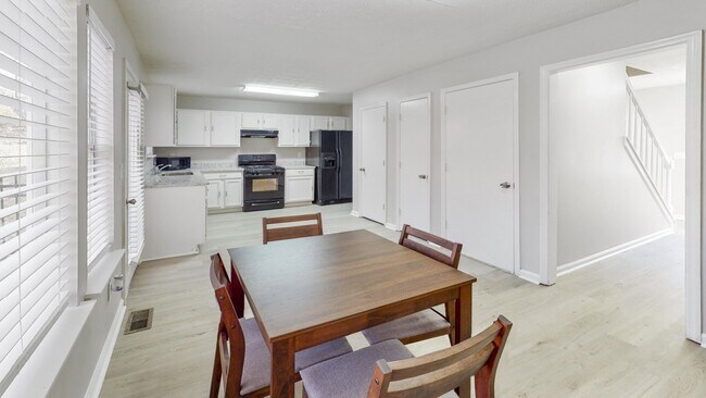 Building Photo - 410 Lake Dylan Ct