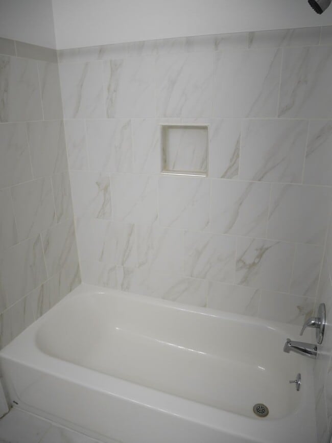 Building Photo - 4 Bedroom Townhome- Silver Spring, MD