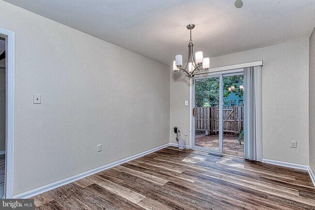 Building Photo - 8467 Ivy Glen Ct