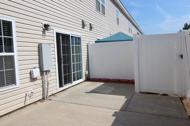 Building Photo - 120 Chandler Dr