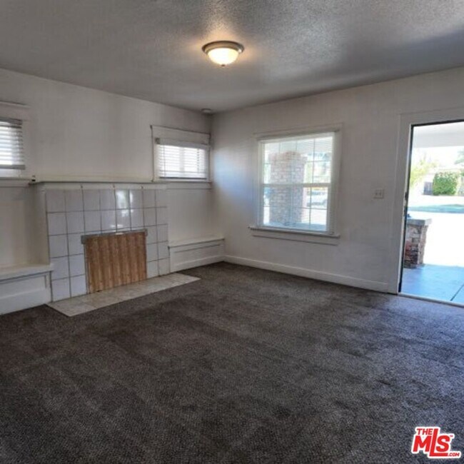 Building Photo - 2416 Chester Ln