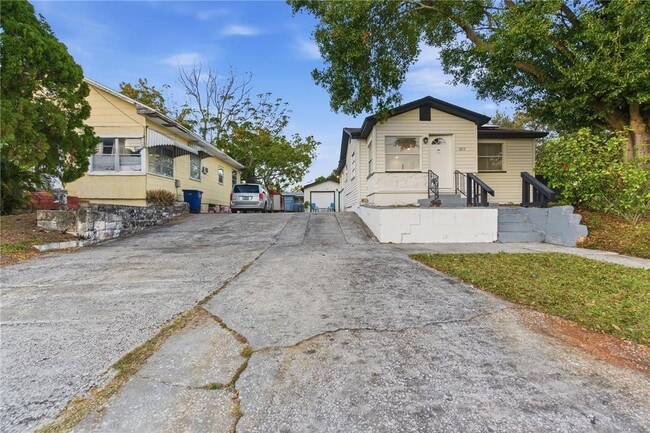 Building Photo - 2717 W Cherry St