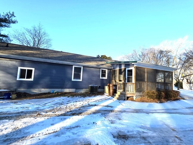 Building Photo - 29325 W Line Rd