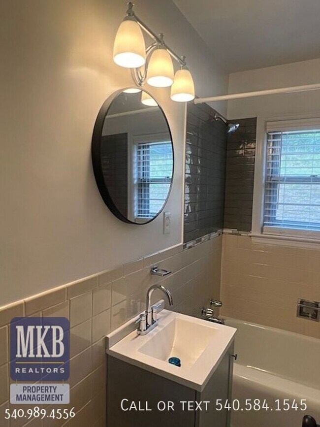 Building Photo - 6099 Franklin Rd