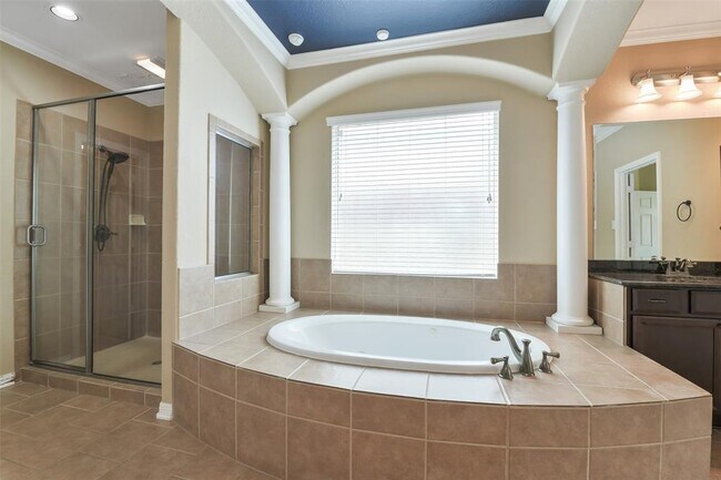 Building Photo - 20419 Windrose Bend Dr