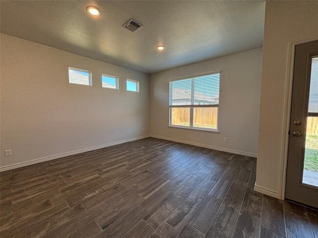 Building Photo - 722 Freedom Cir
