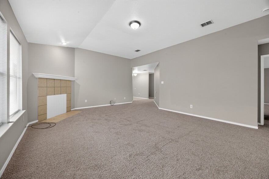 Building Photo - 1432 Oak Hollow Ln