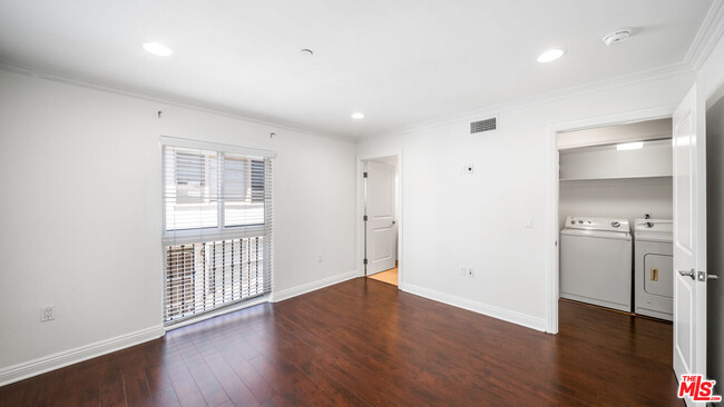 Building Photo - 1529 S Beverly Dr