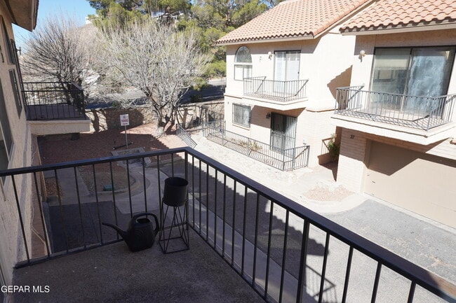 Building Photo - 4614 N Stanton St