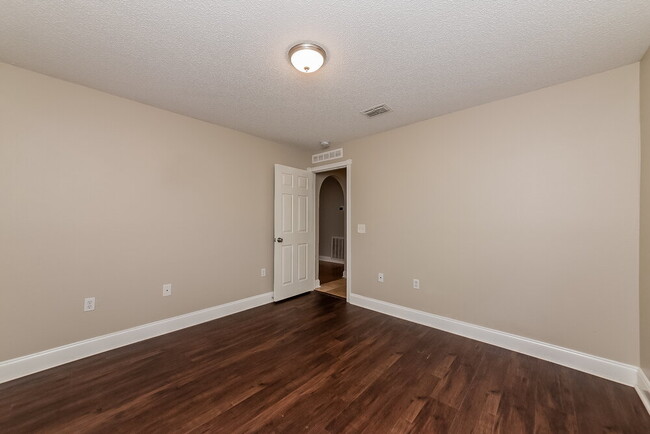 Building Photo - 1018 Brenton Leaf Dr