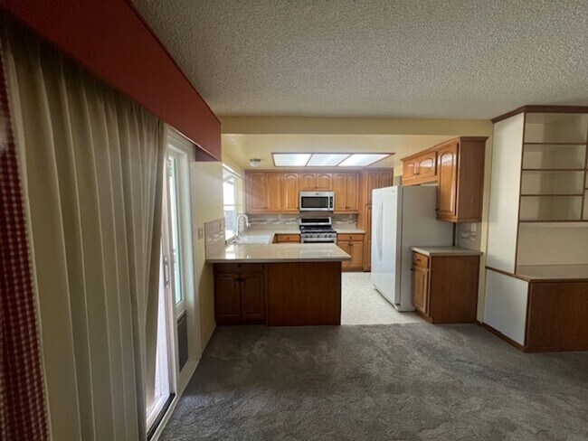 Building Photo - Beautiful 3 Bedroom, 2 Bathroom Sylmar Home! Ready for Move-In!