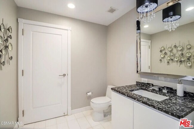 Building Photo - 900 W Olympic Blvd