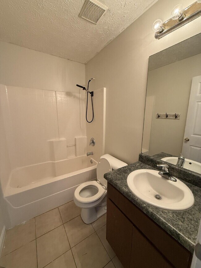 Building Photo - Charming 3-Bedroom Bloomingdale Retreat on over 1 acre!