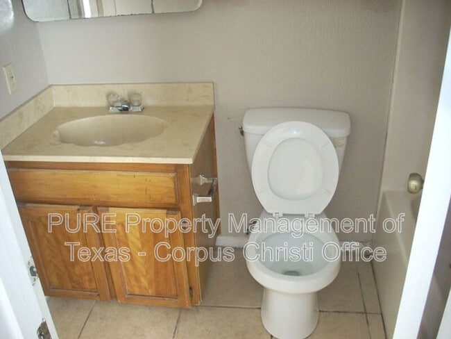 Building Photo - 7202 Mansions Dr