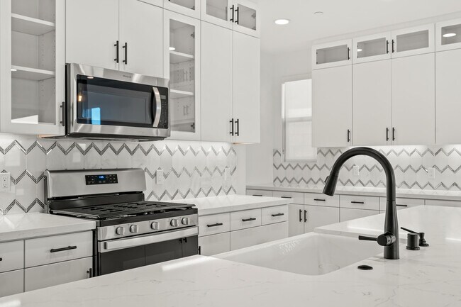 Building Photo - 73584 Henri Dr