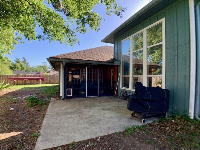 Building Photo - 5511 La Moya Ave