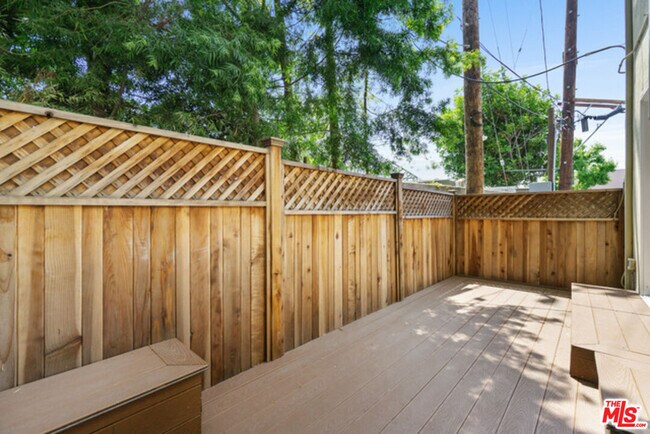 Building Photo - 920 Westbourne Dr