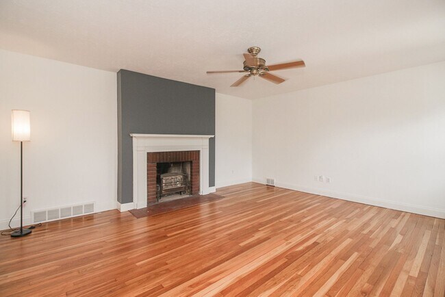 Building Photo - 3372 Sutton Rd