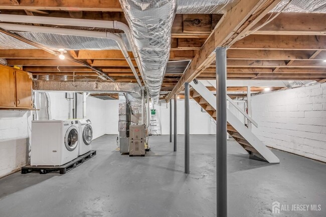 Building Photo - 58 Rose St