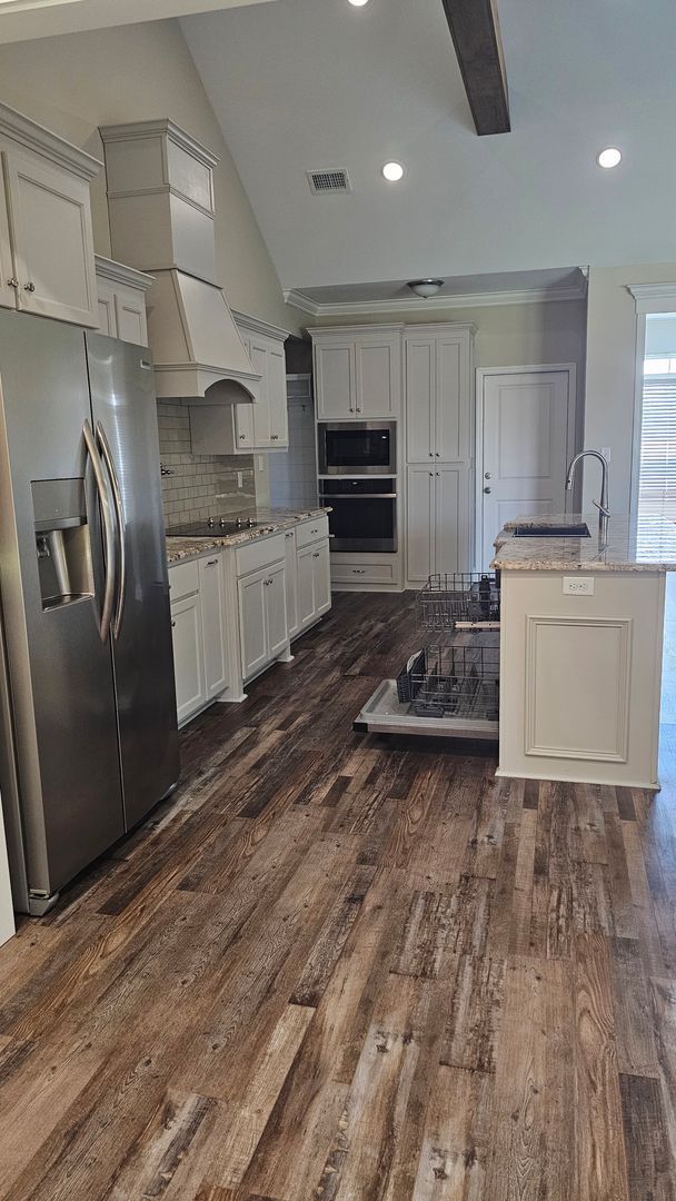 Building Photo - Knights Landing four bedroom home