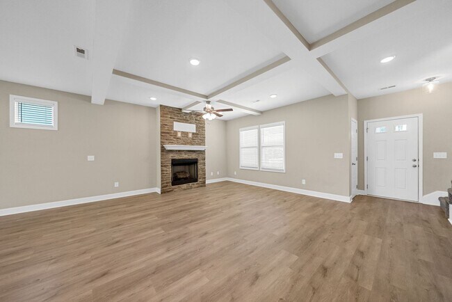 Building Photo - Luxury Meets Comfort: 5-Bed Beauty with Ch...