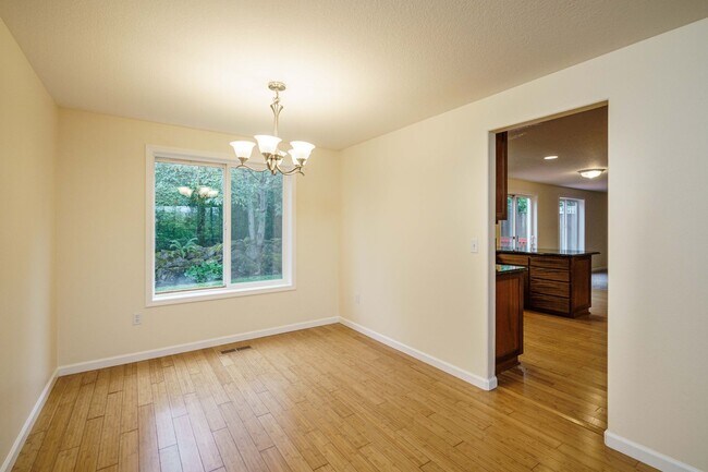 Building Photo - 4 Bedroom 2.5 Bath with Fenced Backyard in Camas School District