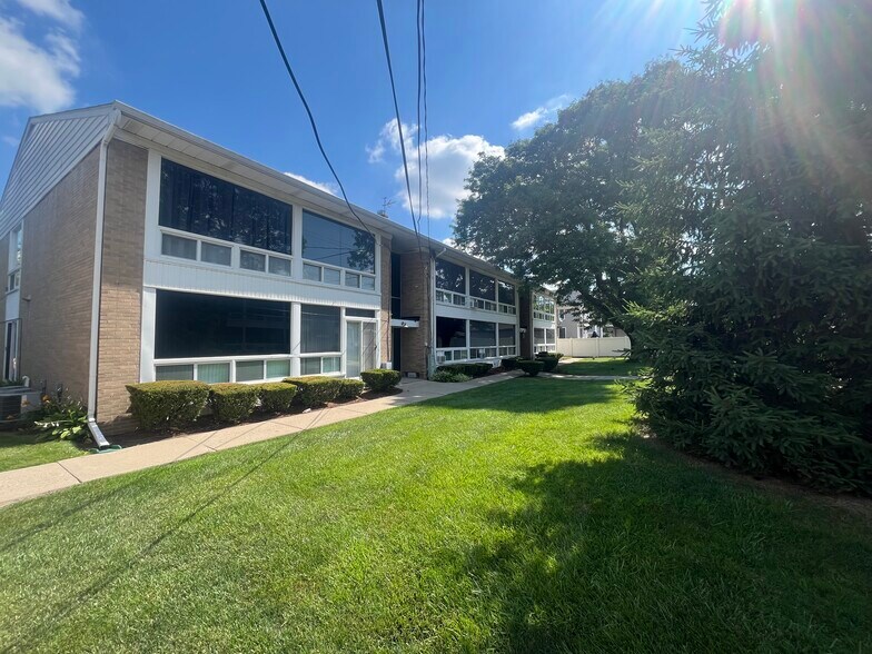 Building Photo - 150 Bird Ave