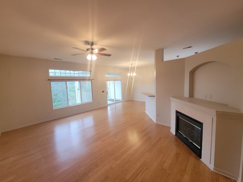 Building Photo - 664 Rivers Breeze Dr