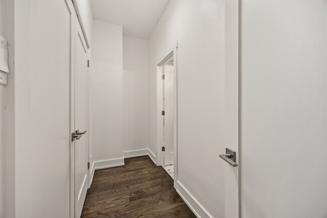 Building Photo - 2107 N Clark St