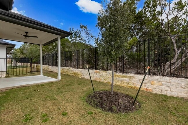 Building Photo - 2008 Kit Cir